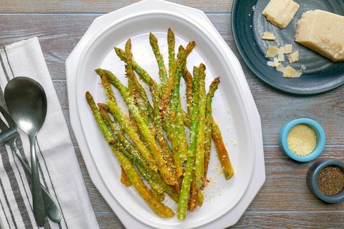 Cook The Asparagus Thvs23 246501 Mr 10 05 23 Airfryerlemonparmesanasparagus 5