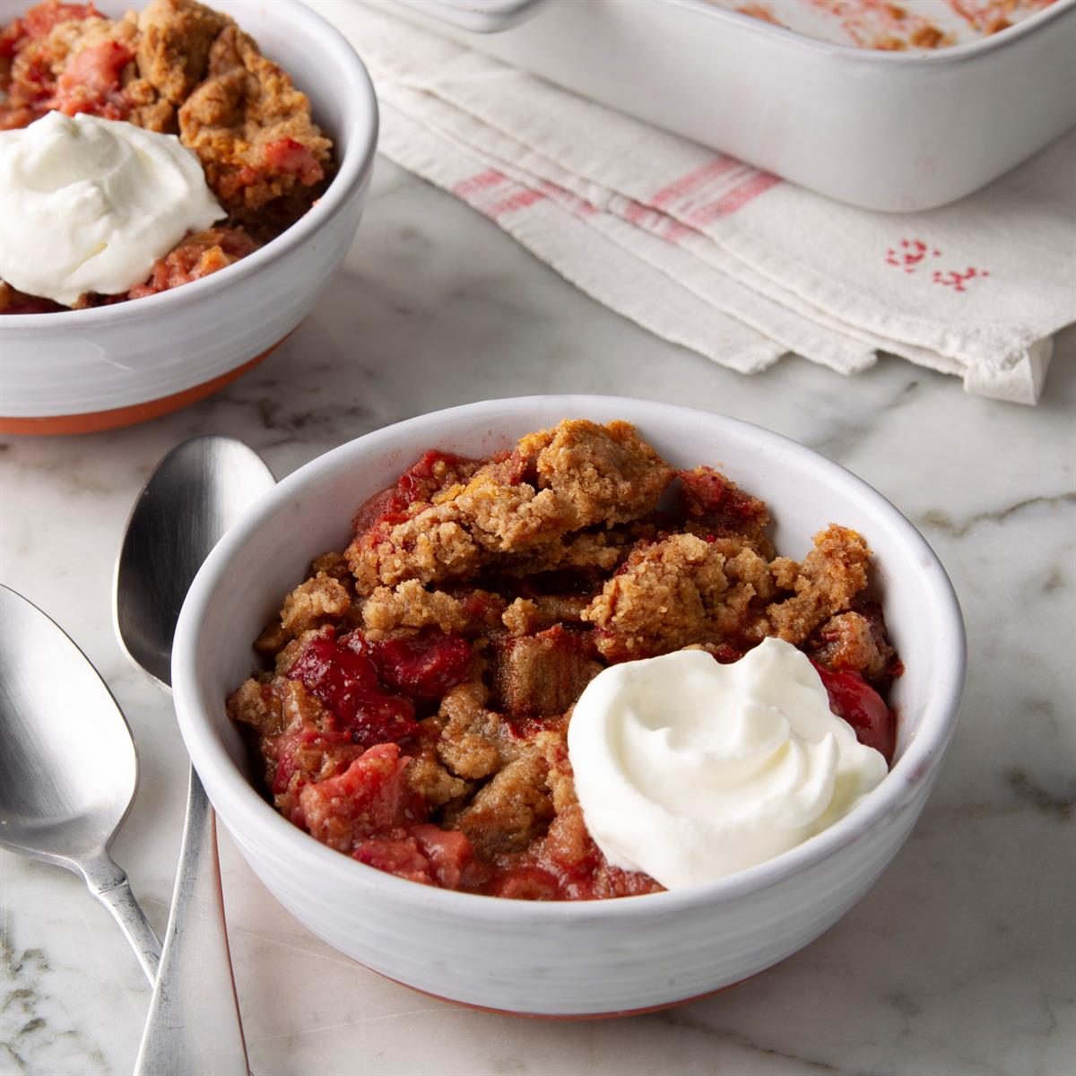 Strawberry Rhubarb Dump Cake Exps Ft20 232731 F 0225 1 1