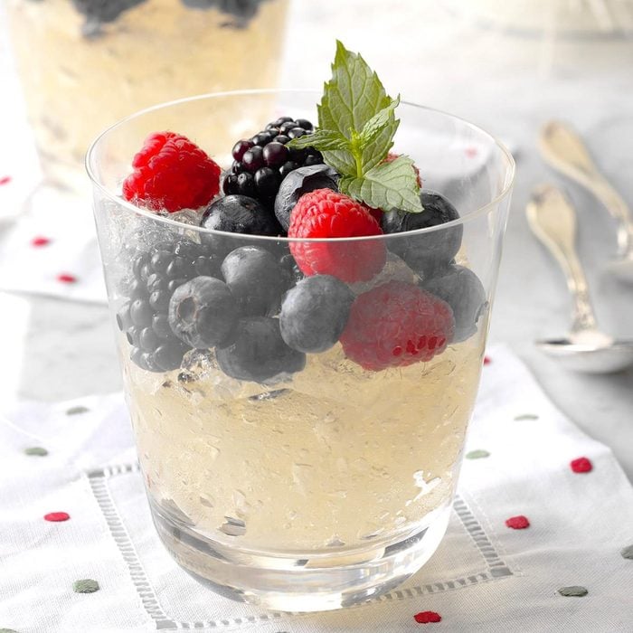 Berries In Champagne Jelly Exps Thca18 29732 B09 22 2b