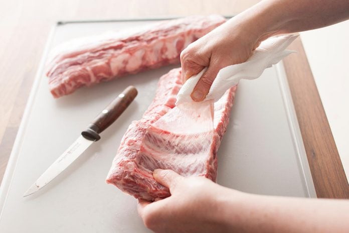 removing membrane from rack of ribs