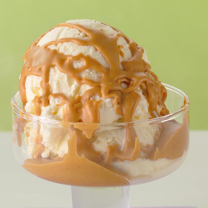 Vanilla Ice Cream With Melted Peanut Butter Exps Tohjj20 246621 B02 04 3b 17