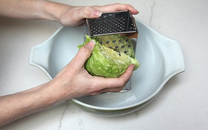 Grating lettuce