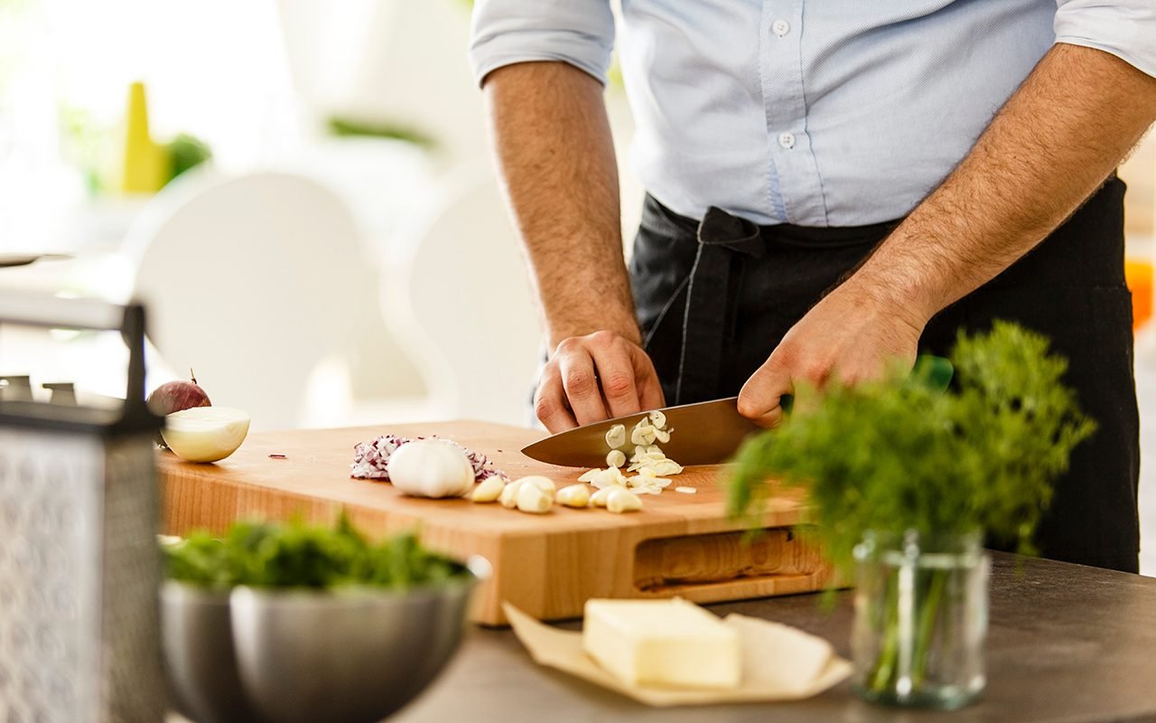 how to get onion smell out of cutting board