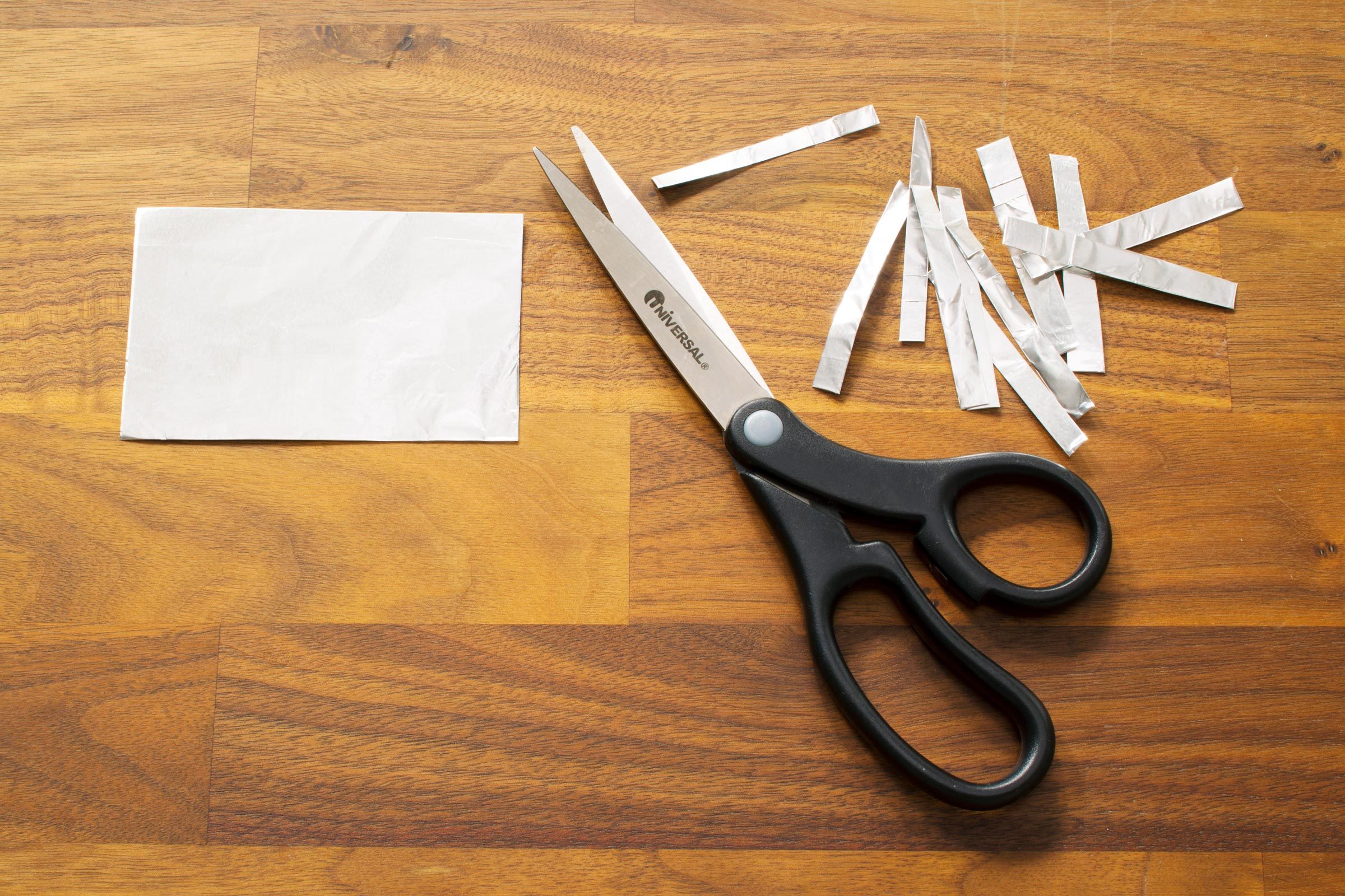 sharpening scissors with strips of foil