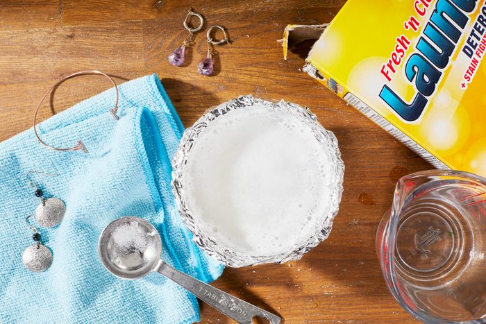 cleaning jewelry with foil