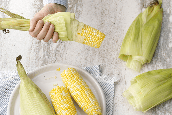 How To Shuck Corn In The Microwave