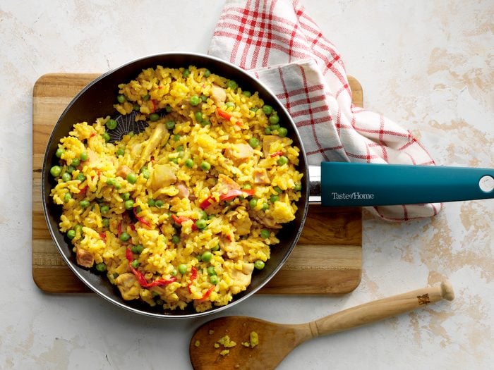 https://www.tasteofhome.com/wp-content/uploads/2020/07/rice-in-nonstick-skillet-CF2BZ20_29684_E12_04_5bC.jpg?fit=700%2C900