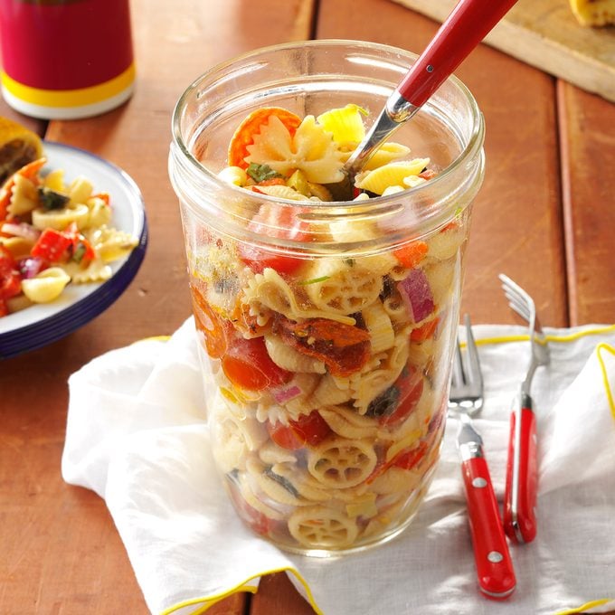 Easy School Lunch Ideas-Pasta Salad in a Jar