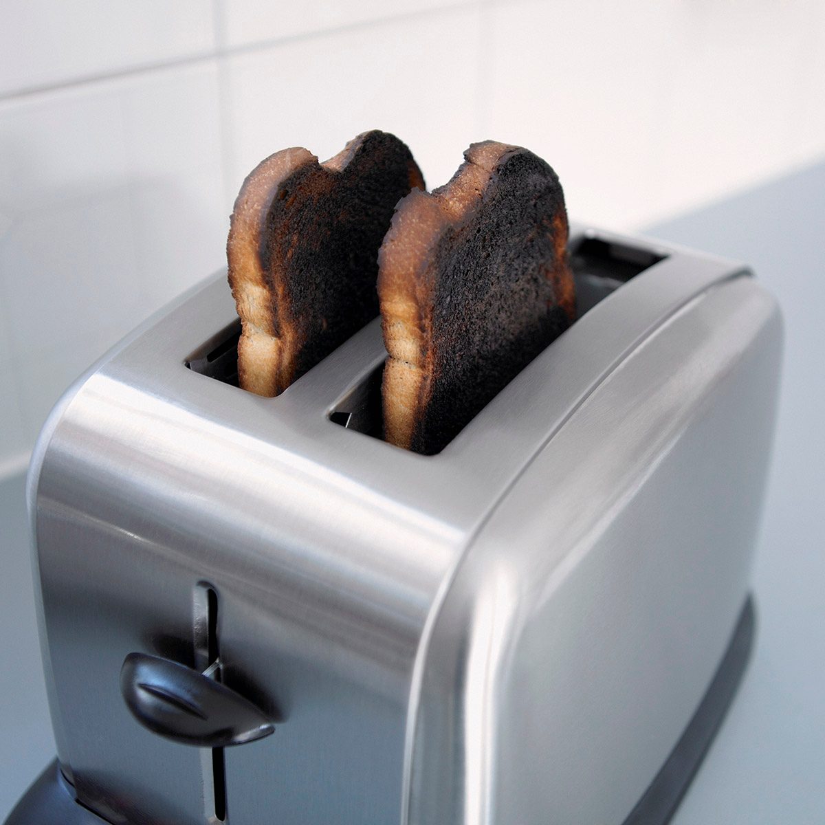 https://www.tasteofhome.com/wp-content/uploads/2020/09/burnt-toast-in-toaster-90201394.jpg?fit=700%2C700