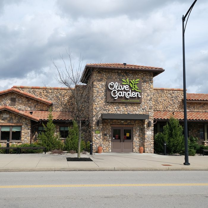 CINCINNATI, OH - MARCH 20: Olive Garden offers carry out only due to the Coronavirus outbreak on March 20th, 2020 in Cincinnati, OH. (Photo by Ian Johnson/Icon Sportswire via Getty Images)