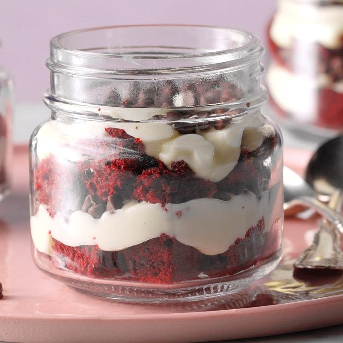 Red Velvet Cake In A Jar Exps Tohfm16 159490 B09 22 6b 5