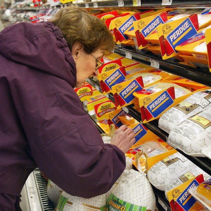DES PLAINES, IL - NOVEMBER 26: Bess Tinaglia shops for a turkey November 26, 2002 at a Jewel-Osco food store in Des Plaines, Illinois. With Thanksgiving just two days away, supermarket shoppers are busy with their last-minute needs. (Photo by Tim Boyle/Getty Images)