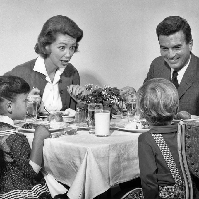 1960s FAMILY OF FOUR EATING DINNER TOGETHER (Photo by H. Armstrong Roberts/ClassicStock/Getty Images)