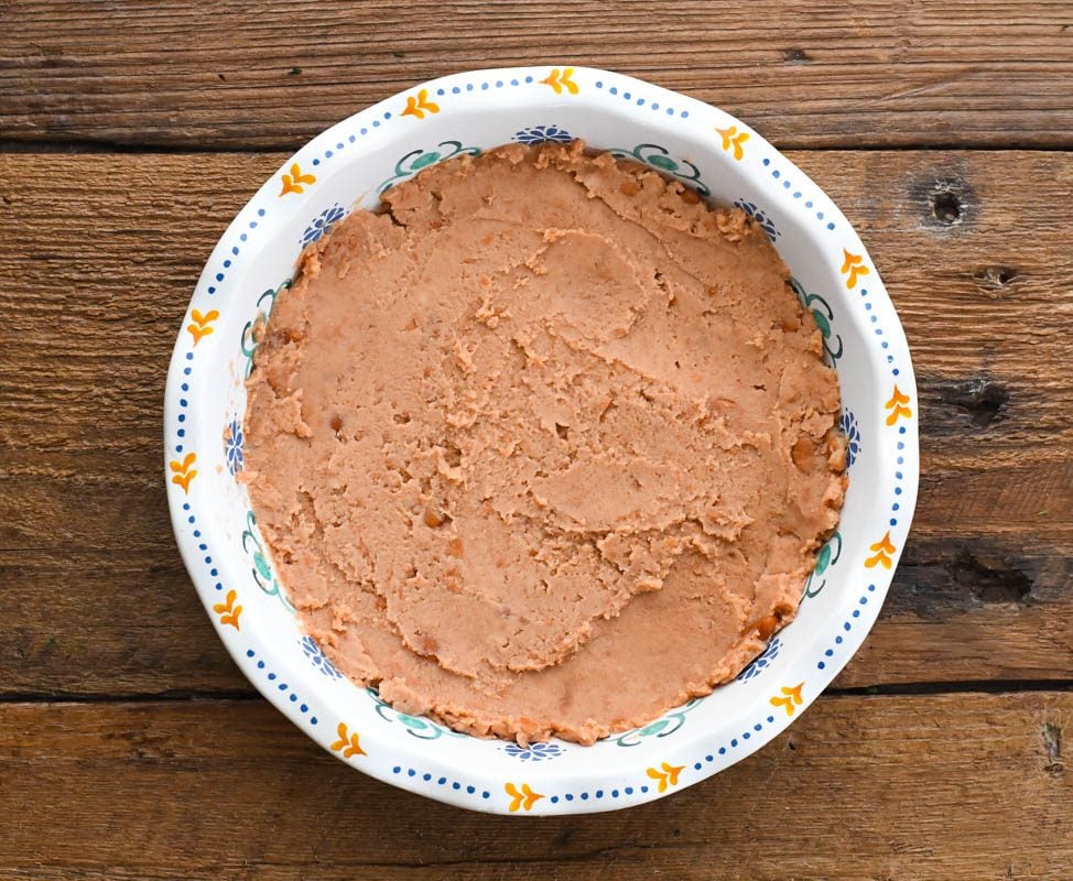 Spread the refried beans in the bottom of a deep-dish pie plate how to make taco dip