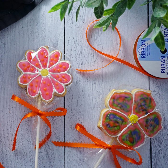 Wrap how to make a cookie bouquet
