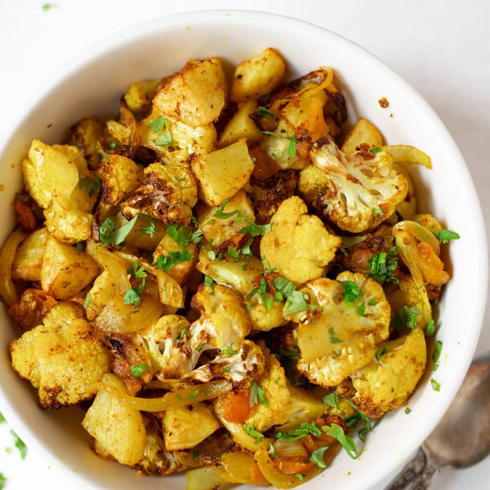 Roasted Air Fryer Aloo Gobi Piping Pot Curry