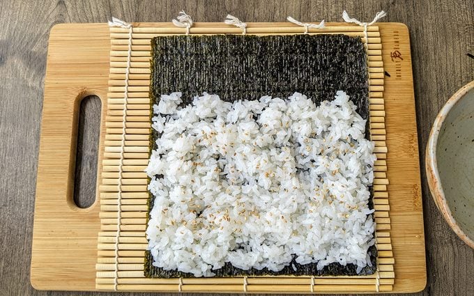 Prepare the nori Canned tuna sushi recipe