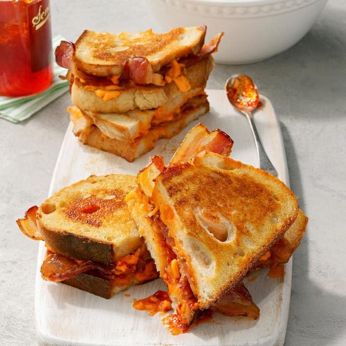 Grilled Pimiento Cheese Sandwiches Exps Rc21 258640 B04 20 5b