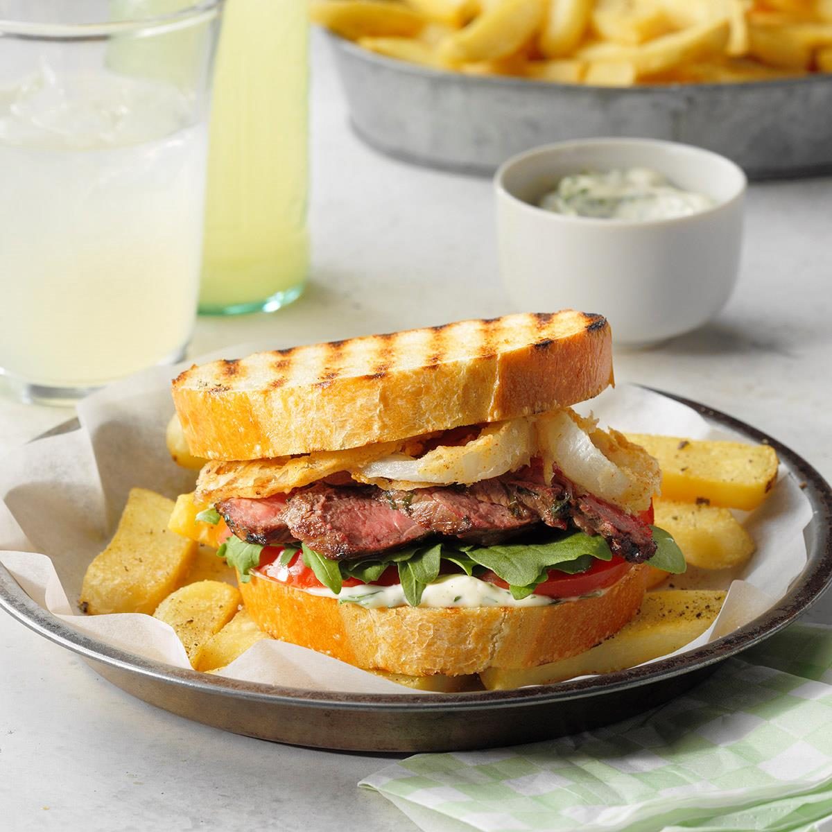 Steak Sandwiches With Crispy Onions Exps Rc21 257848 E04 20 3b