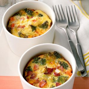 Air-Fryer Bacon-Broccoli Quiche Cups