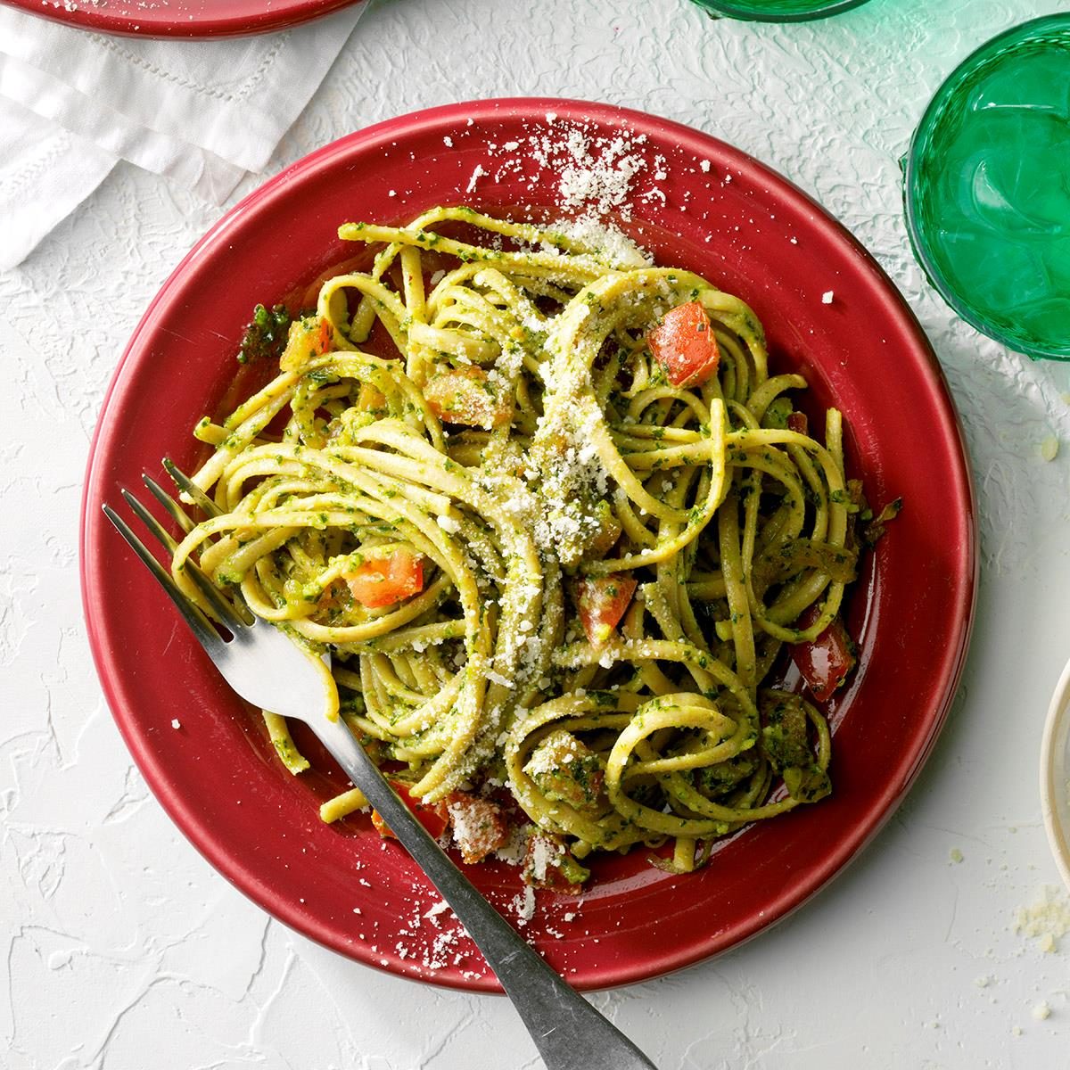 Nutty Kale Pesto Pasta With Caramelized Onion Exps Tohca21 203373 E03 17 3b