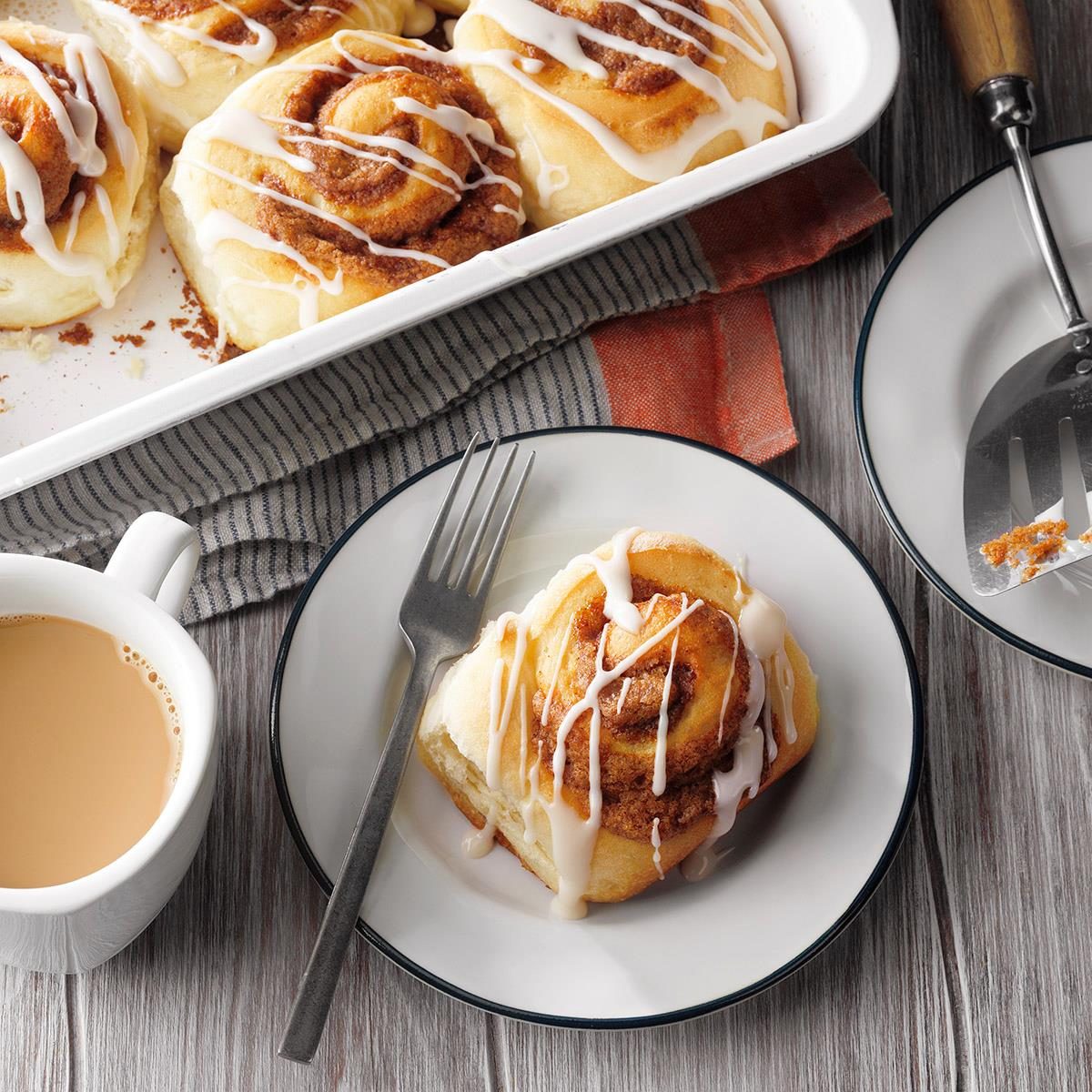 Cinnamon Rolls with Cookie Butter Filling