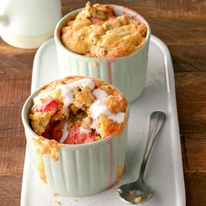 Air-Fryer Pecan Strawberry Rhubarb Cobbler