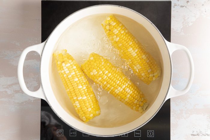 boiling corn on the cob