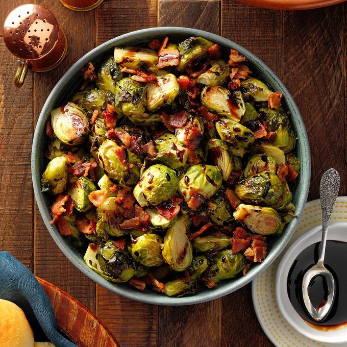 Simple Roast Brussels Sprouts Exps Thon21 243014 B06 17 10b