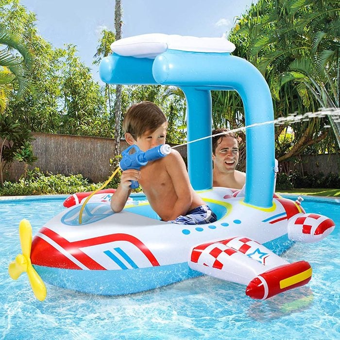 Unomor Giant Pool Floats for Kids - Inflatable Airplane Floats with Sun Canopy Design and Built-in Squirt Gun - Pool Boats Ride-on for Toddler Children Aged 2-10 Years (47"x47"x20")