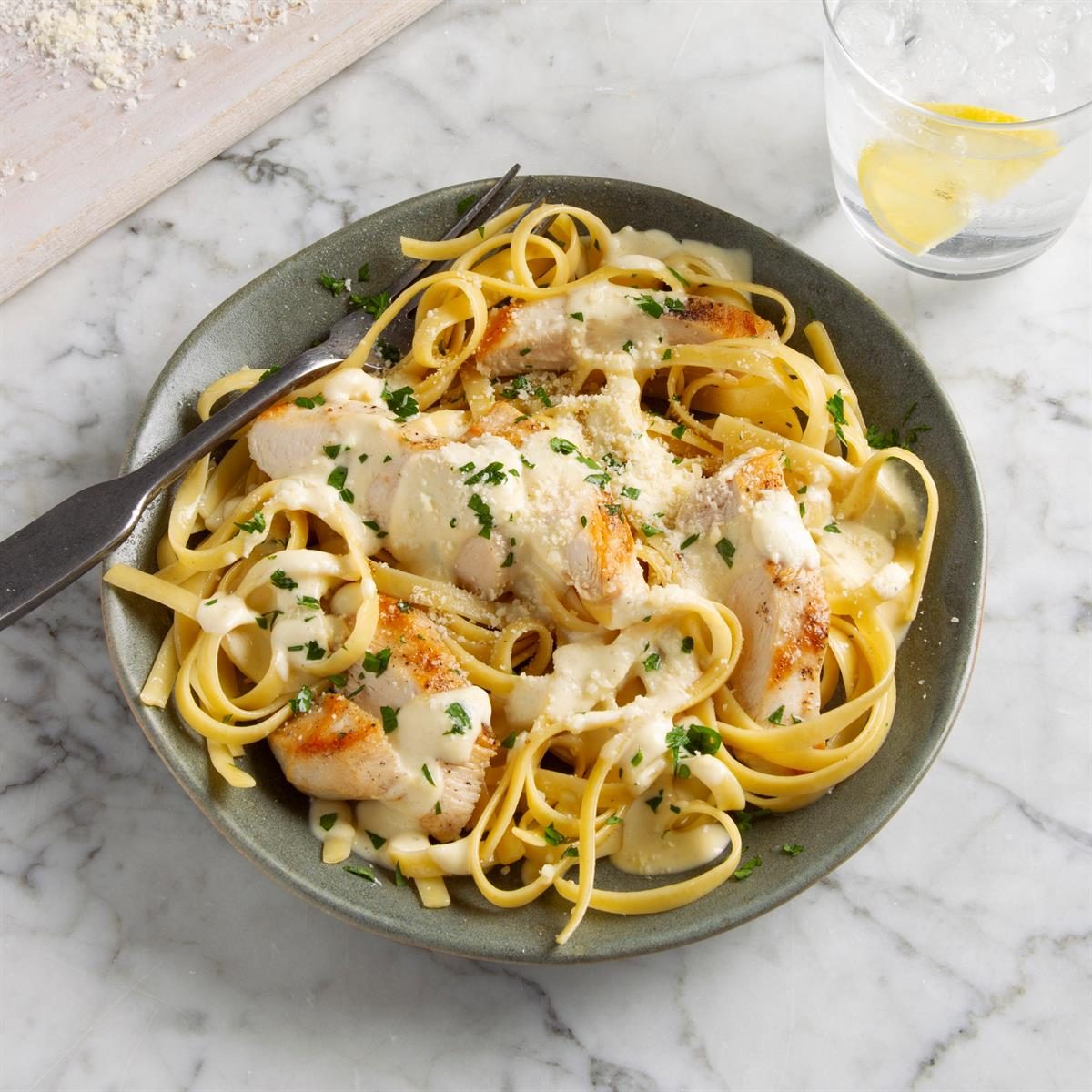 Easy Chicken Alfredo Exps Ft21 264237 F 0602 1