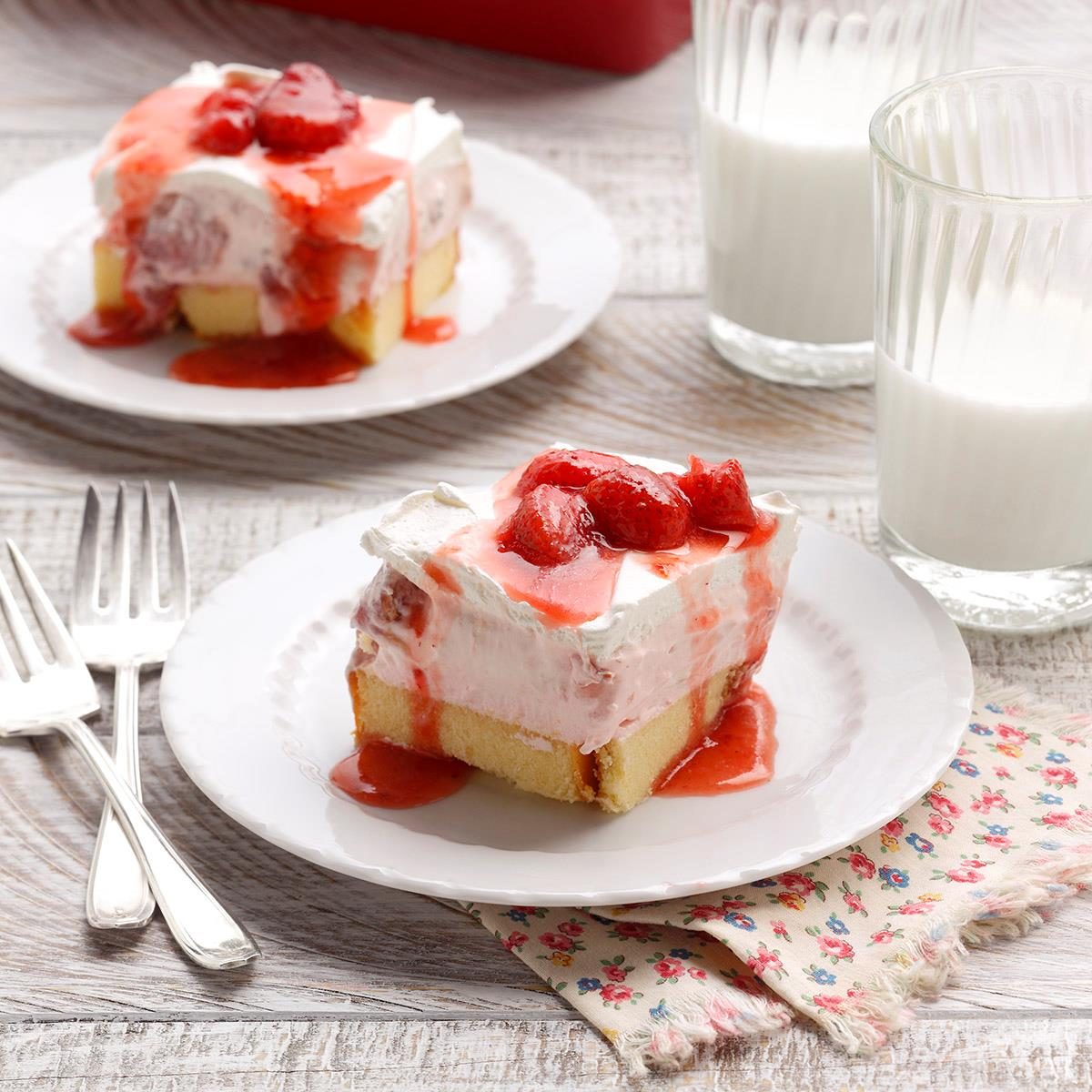 Layered Strawberry Pound Cake Dessert Exps Rc21 261630 B07 21 12b