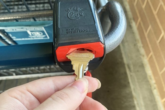 aldi shopping cart hack - inserting a key