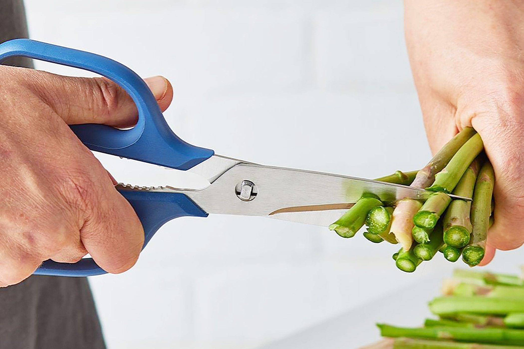 The Misen Kitchen Shears That Have Sold Out Multiple Times Are