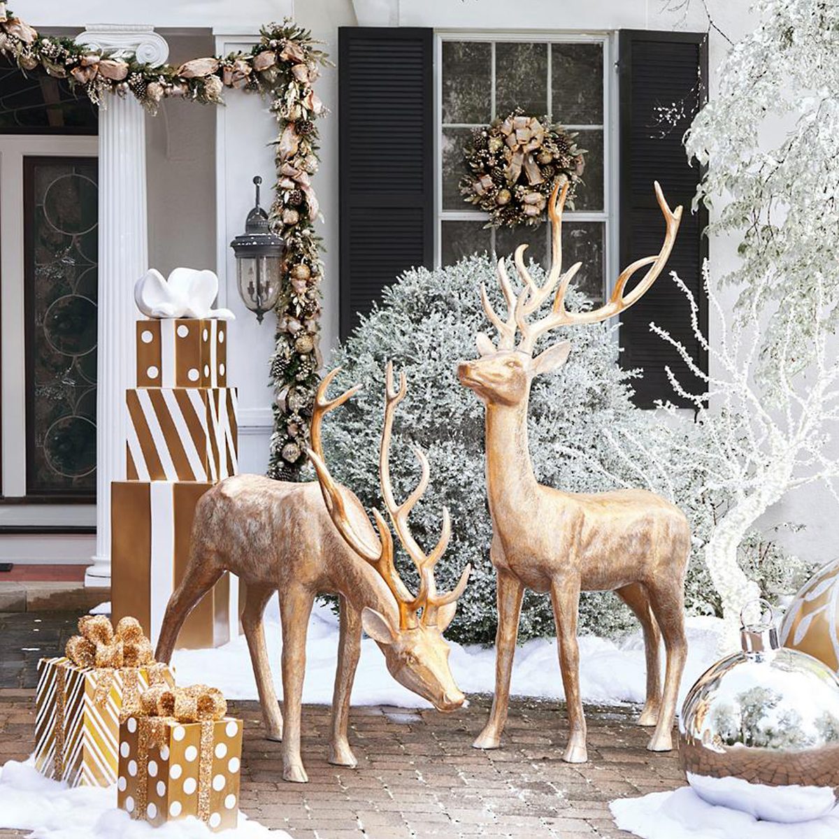 14 Holiday Door Decorations and Porch Ideas [2022]