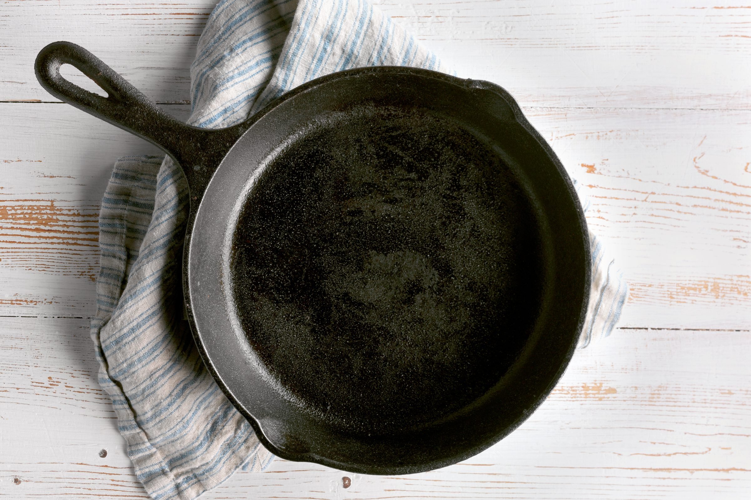 This Useful Scraper Is The Ultimate Way To Clean Your Cast Iron Pans