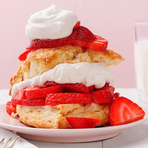 Strawberries And Cream Scones Exps Tohfm22 199957 Bong09 16 15b