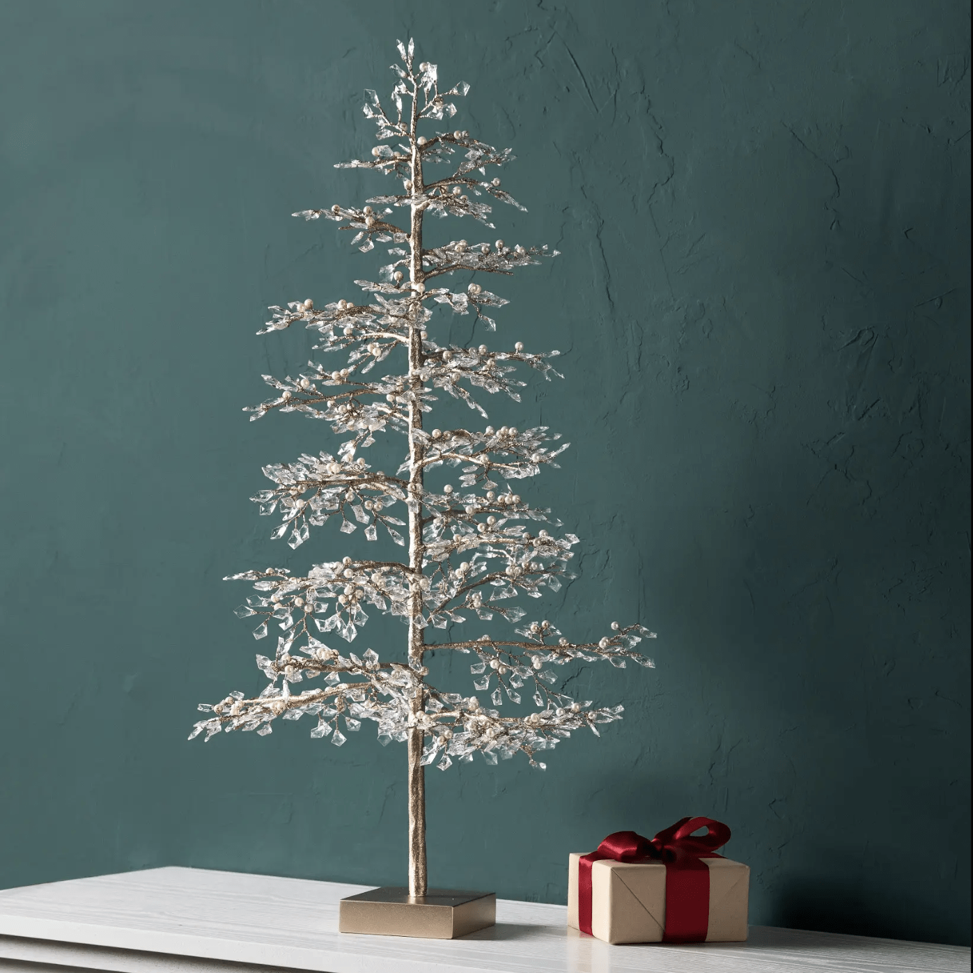 Small Christmas Tree with Lights Table Top Mini Christmas Tree Artificial  Flocked Xmas Decorations for Living Room Bedroom Office Shop, 18