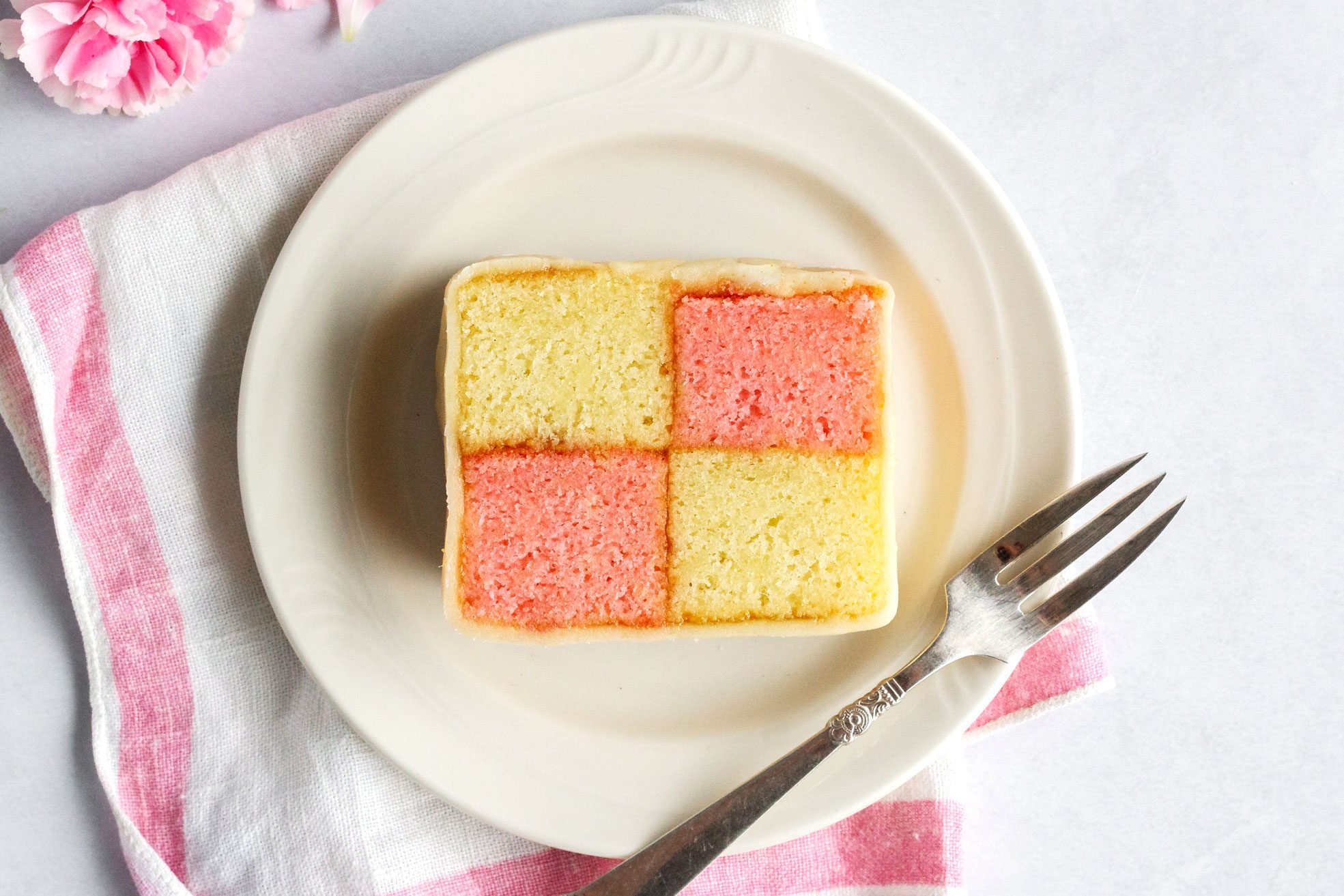 Battenberg Cake with Chocolate and Almonds - English Cake Recipe