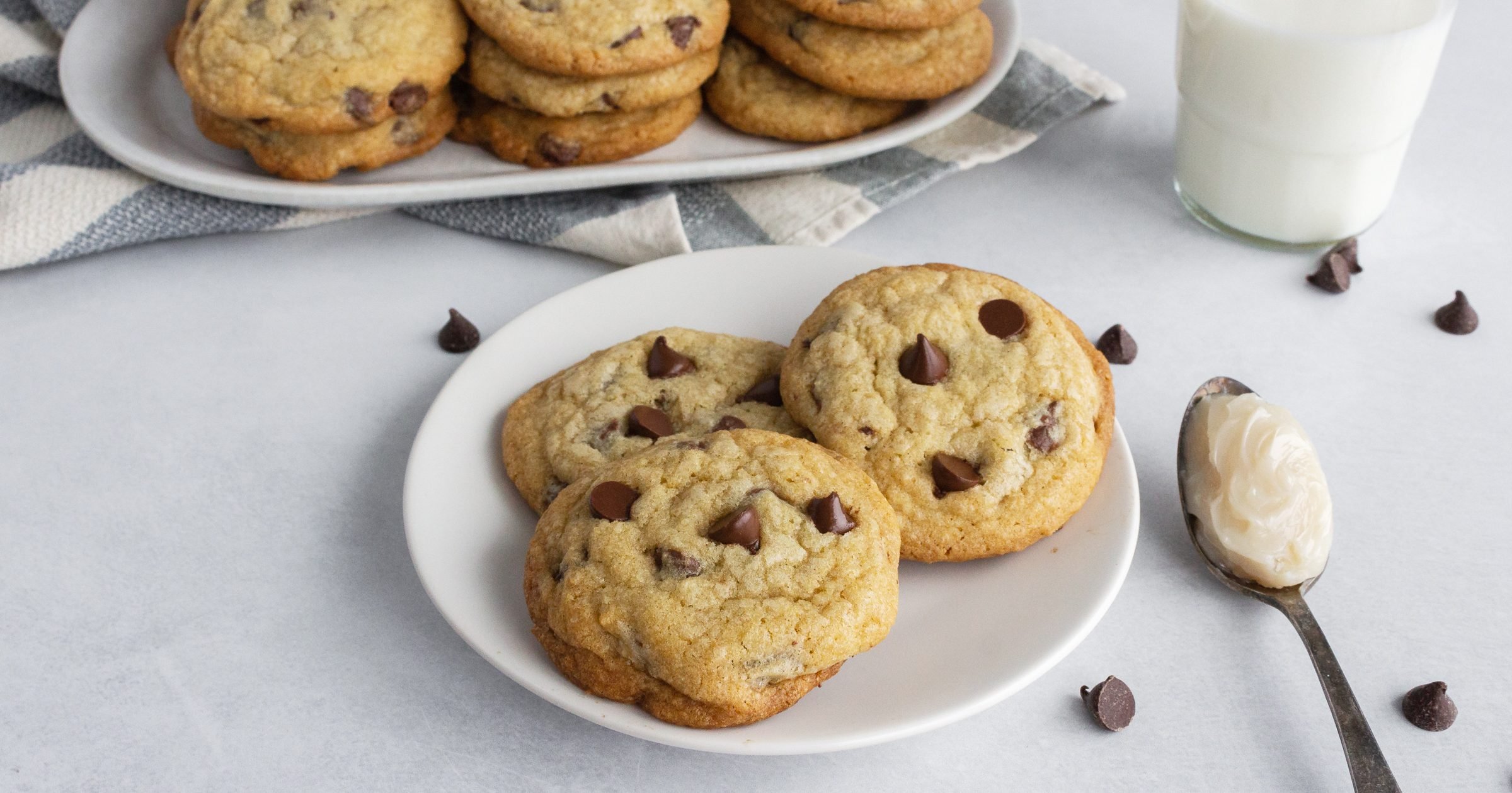 https://www.tasteofhome.com/wp-content/uploads/2022/01/Chocolate-Chip-Cookies-with-Bacon-Grease.TOH_.Nancy-Mock-9-S.jpg