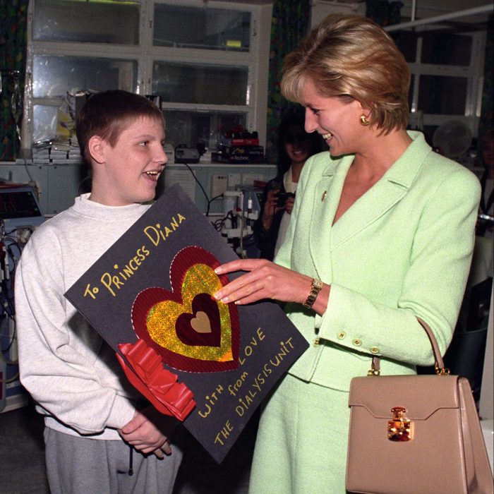 PA NEWS PHOTO: Diana, Princess of Wales receiving a hand-made Valentine's card from 16-year-old Paul Read, on behalf of the Dialysis Unit, during her visit to the Great Ormond Street Hospital today (Friday). Paul is suffering from Kidney failure. See PA Story ROYAL Diana. Photo by John Stillwell/Pool. (Photo by John Stillwell - PA Images/PA Images via Getty Images)