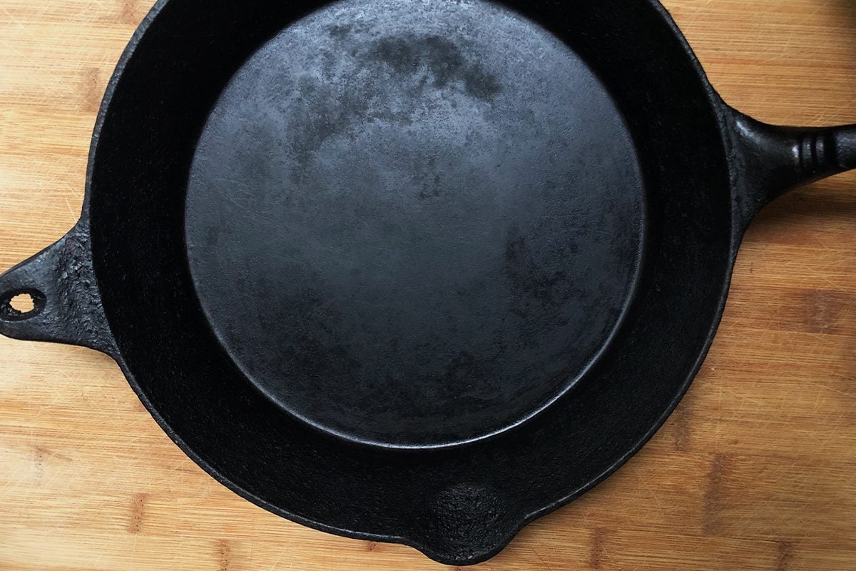Found this cast iron skillet in my garage while cleaning and I washed it as  best as I could but I can't get the rest of the black charr off. Any tips
