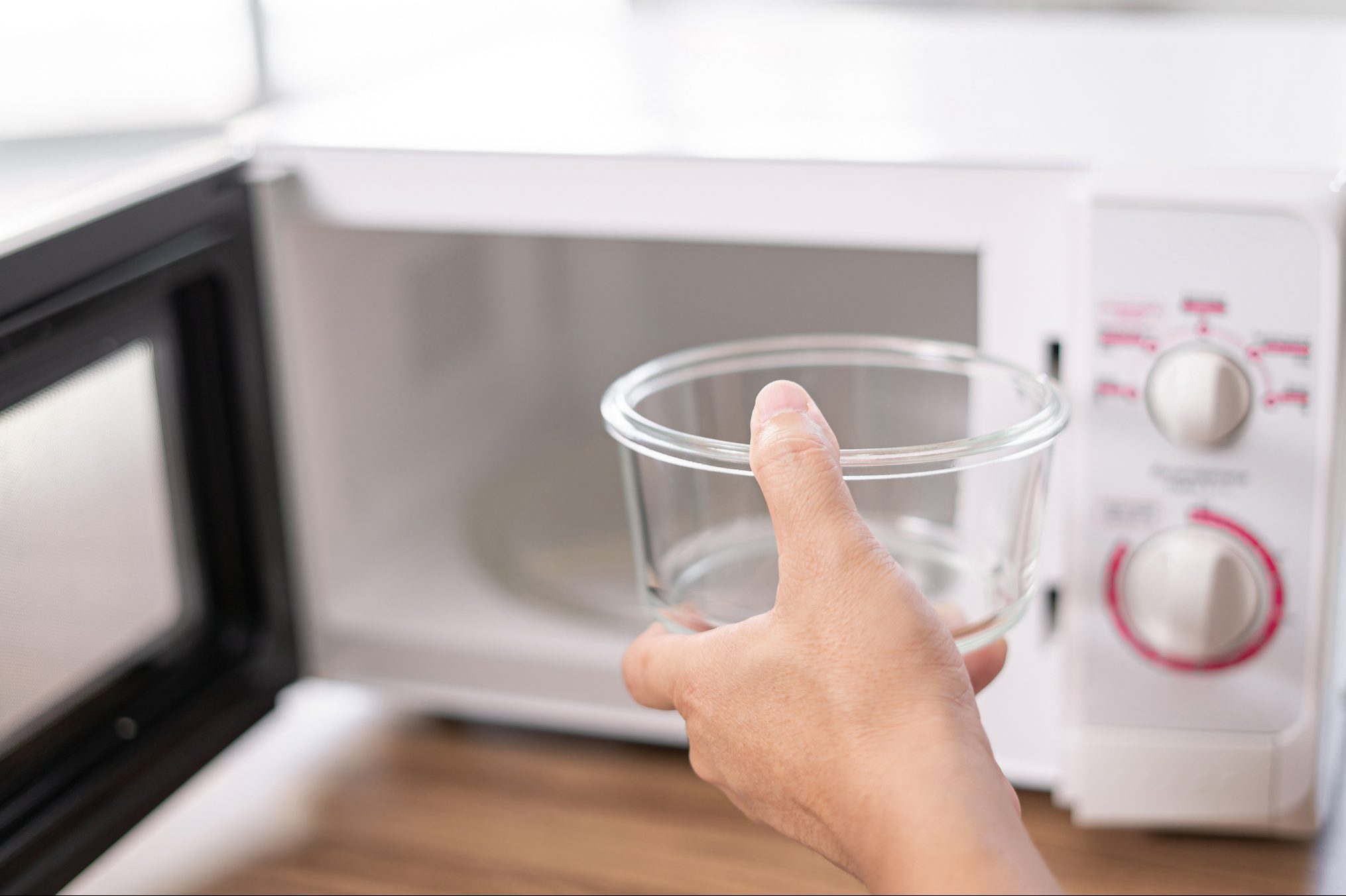 Which containers can be used in the microwave oven? Here are the suitable  containers