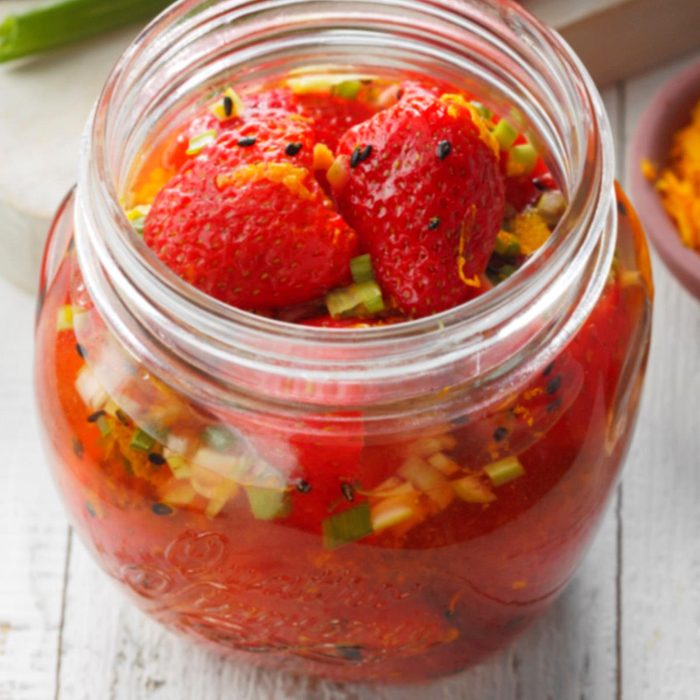 Spicy Pickled Strawberries Exps Tohjj22 85281 Md 01 27 8b 1