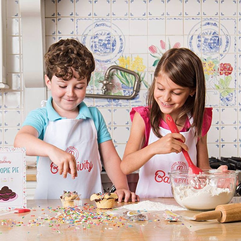 Baketivity Kids Baking Set, Meal Cooking Party Supply Kit for Teens, Real  Fun Little Junior Chef Essential Kitchen Lessons, Incl