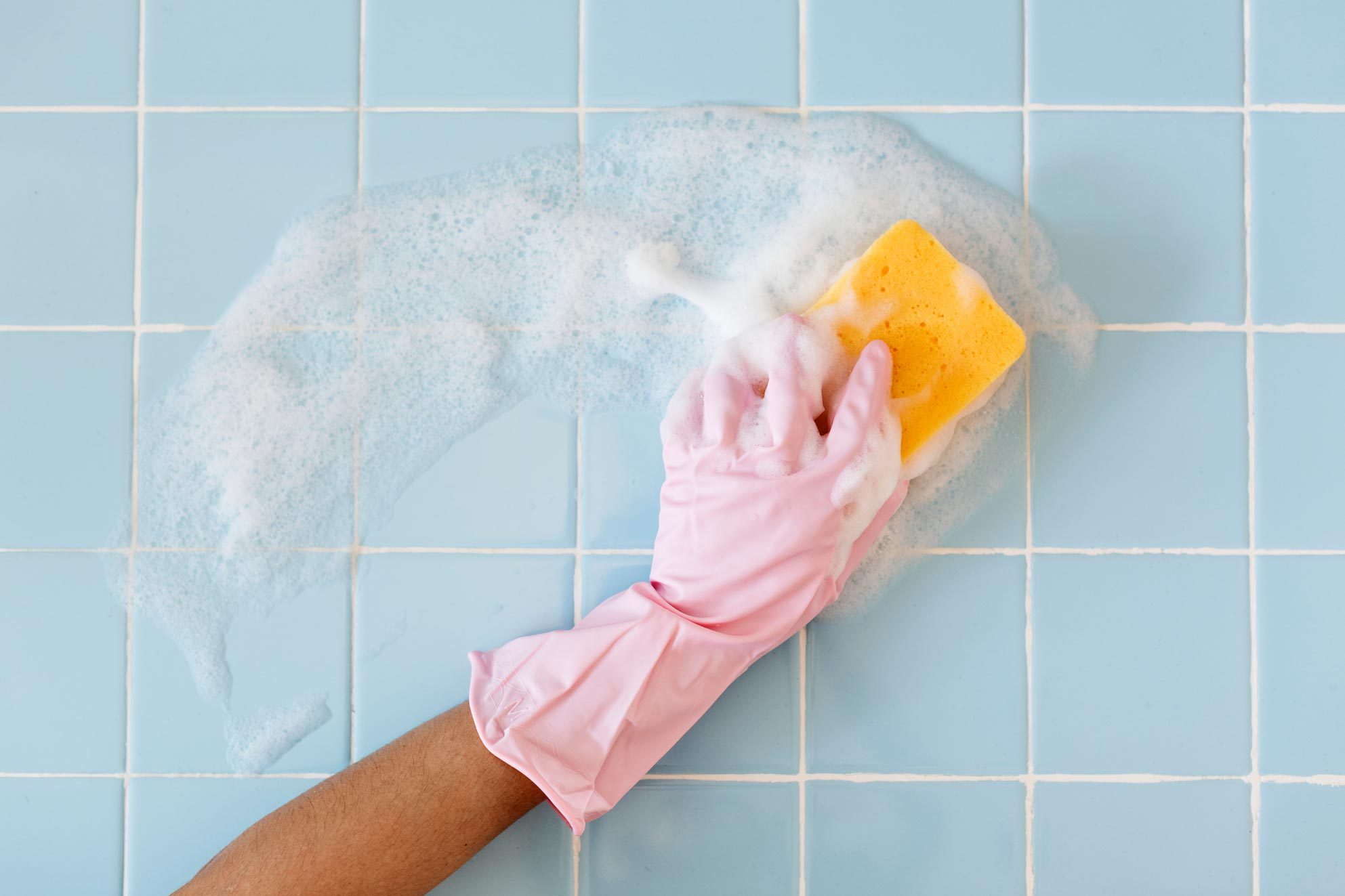 https://www.tasteofhome.com/wp-content/uploads/2022/04/how-to-clean-your-bathroom-step-by-step-GettyImages-912397166.jpg
