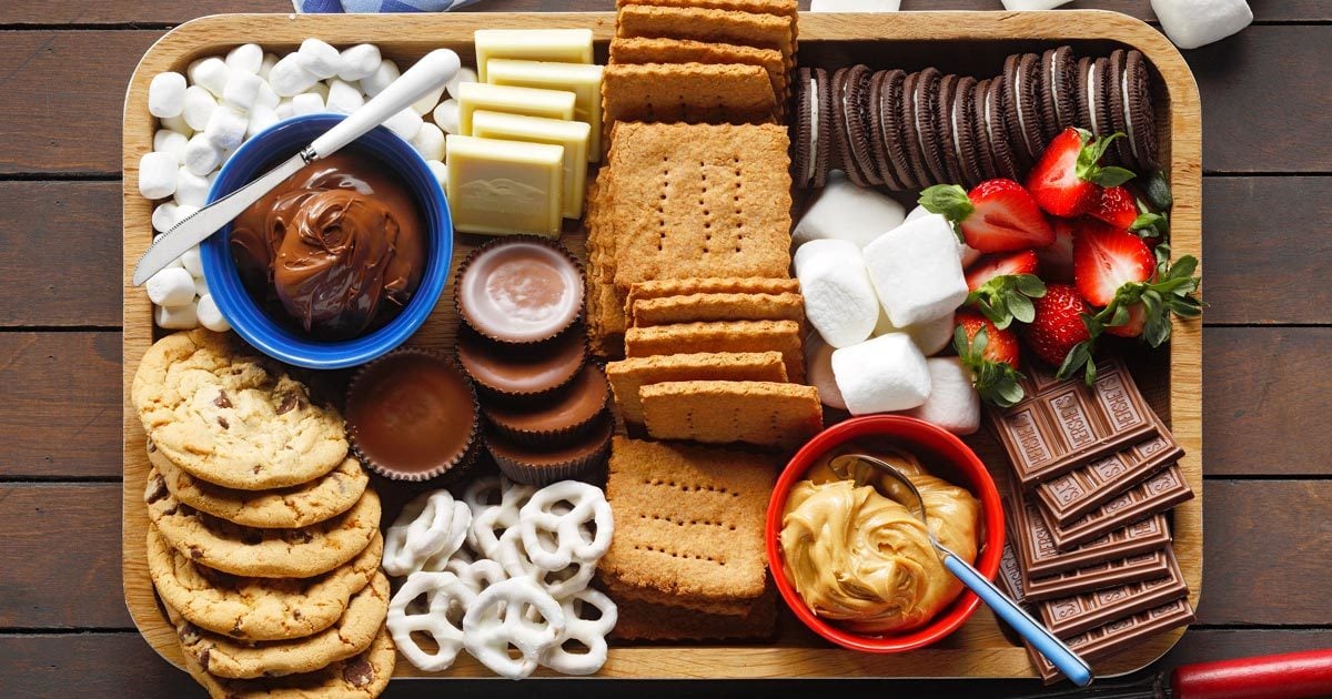 We Made This S'mores Board, and It's a Ridiculously Easy Summer Dessert