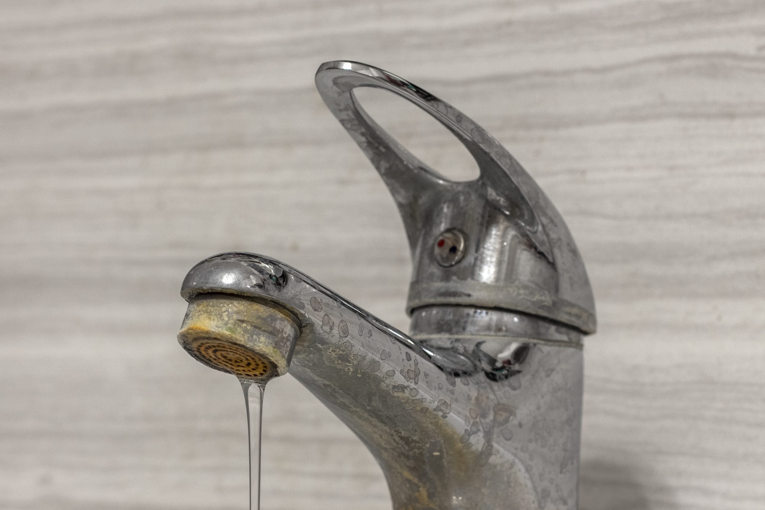 The Behind The Faucet Brush! Clean Hard to Reach Areas in Your Kitchen and  Bathroom - Easily Clean Water and soap Residue Around The Sink. Two Pack