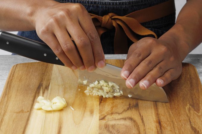 How To Mince Garlic Using The Knife Smash Technique