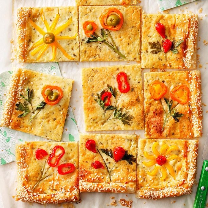 Cheesy Vegetable Garden Tart Exps Tohdj23 264215 P2 Md 07 14 7b